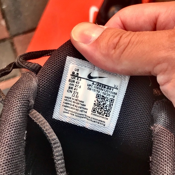 Nike Airmax Plus Triple Black Shoe - Picture 2 of 4